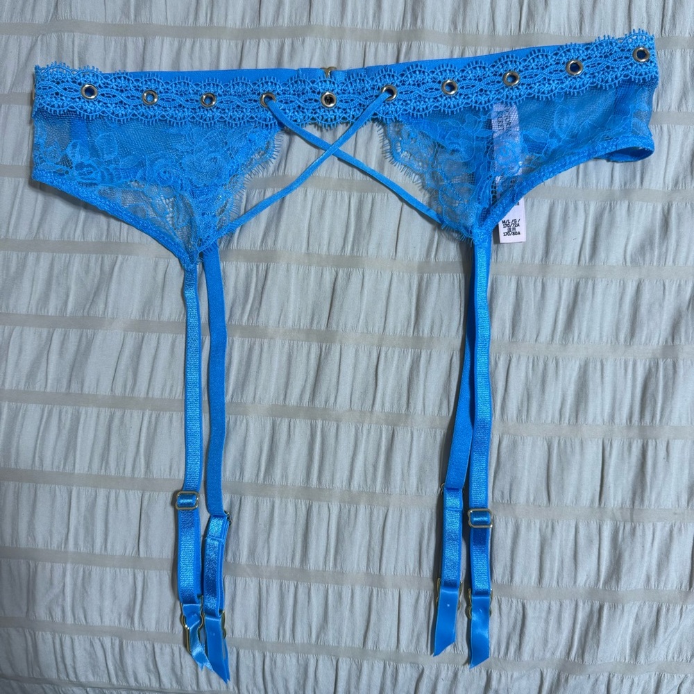 Victoria Secret Very Sexy Rose Lace & Grommet Garter belt NWOT